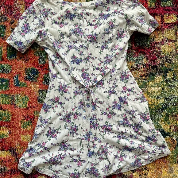 Vintage White & Floral Romper Size Medium - Picture 5 of 5